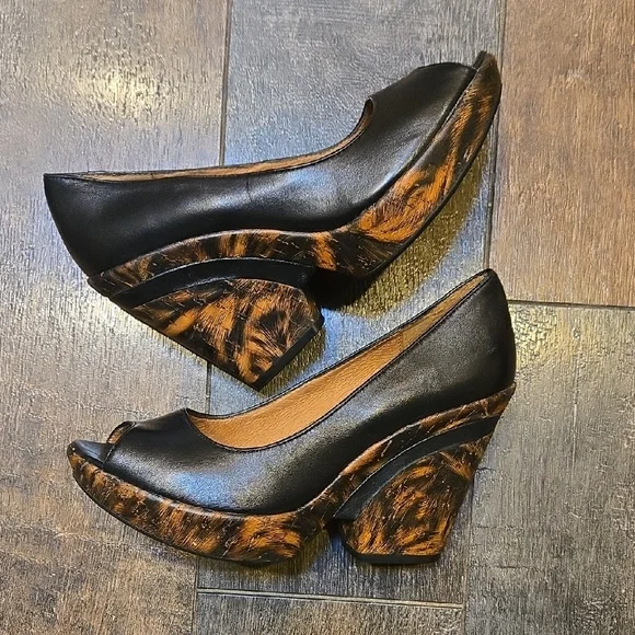 Sofft | Shoes | Sofft Black And Brown Wedge Shoes With Ornate Platform |  Poshmark